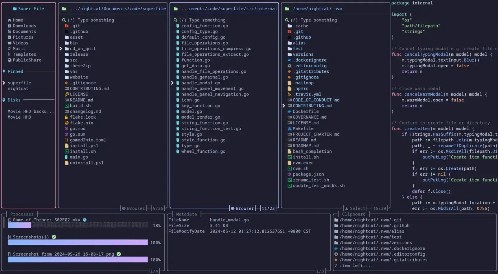 Giao diện thực tế của Superfile với sidebar và nhiều panel quản lý file trong terminal